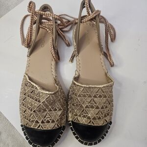 ALDO WEDGE SHAPE ESPADRILLES BLACK AND GOLD SIZE 8 CASUAL PREPPY